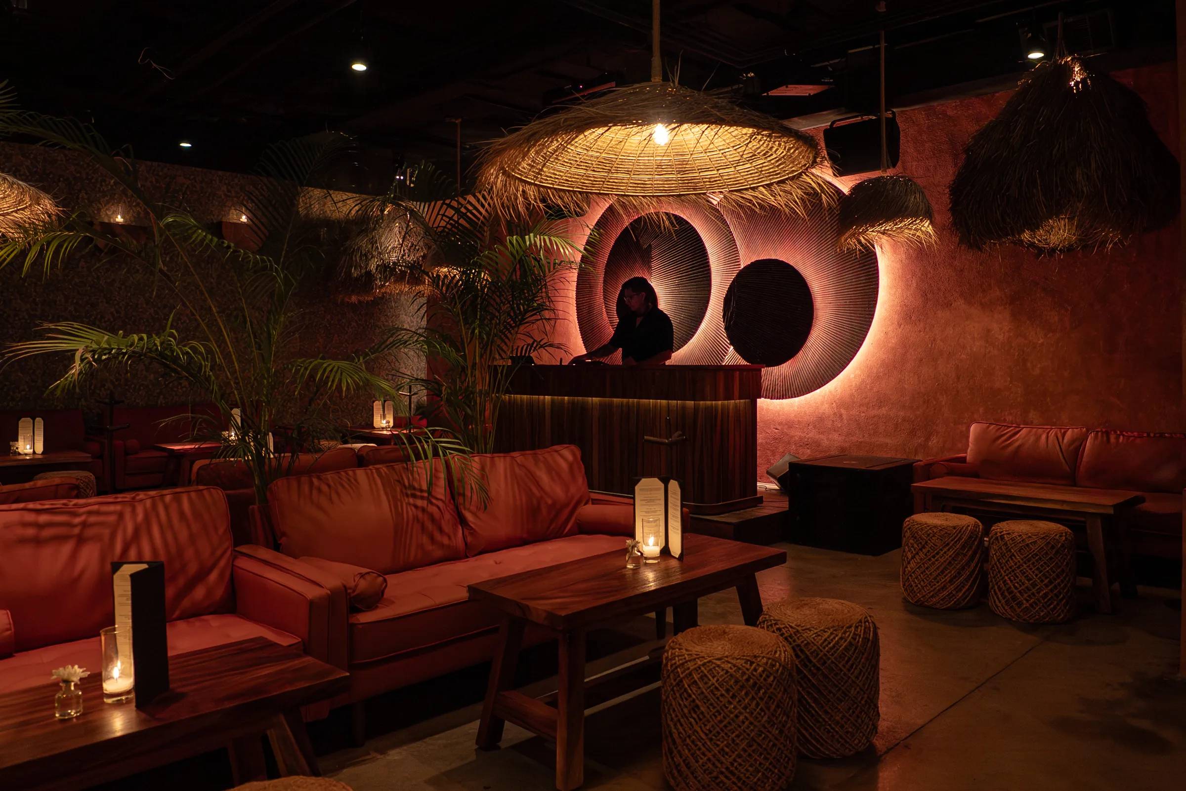 El Arte de la Clandestinidad: Una Noche en Amante Speakeasy & Lounge