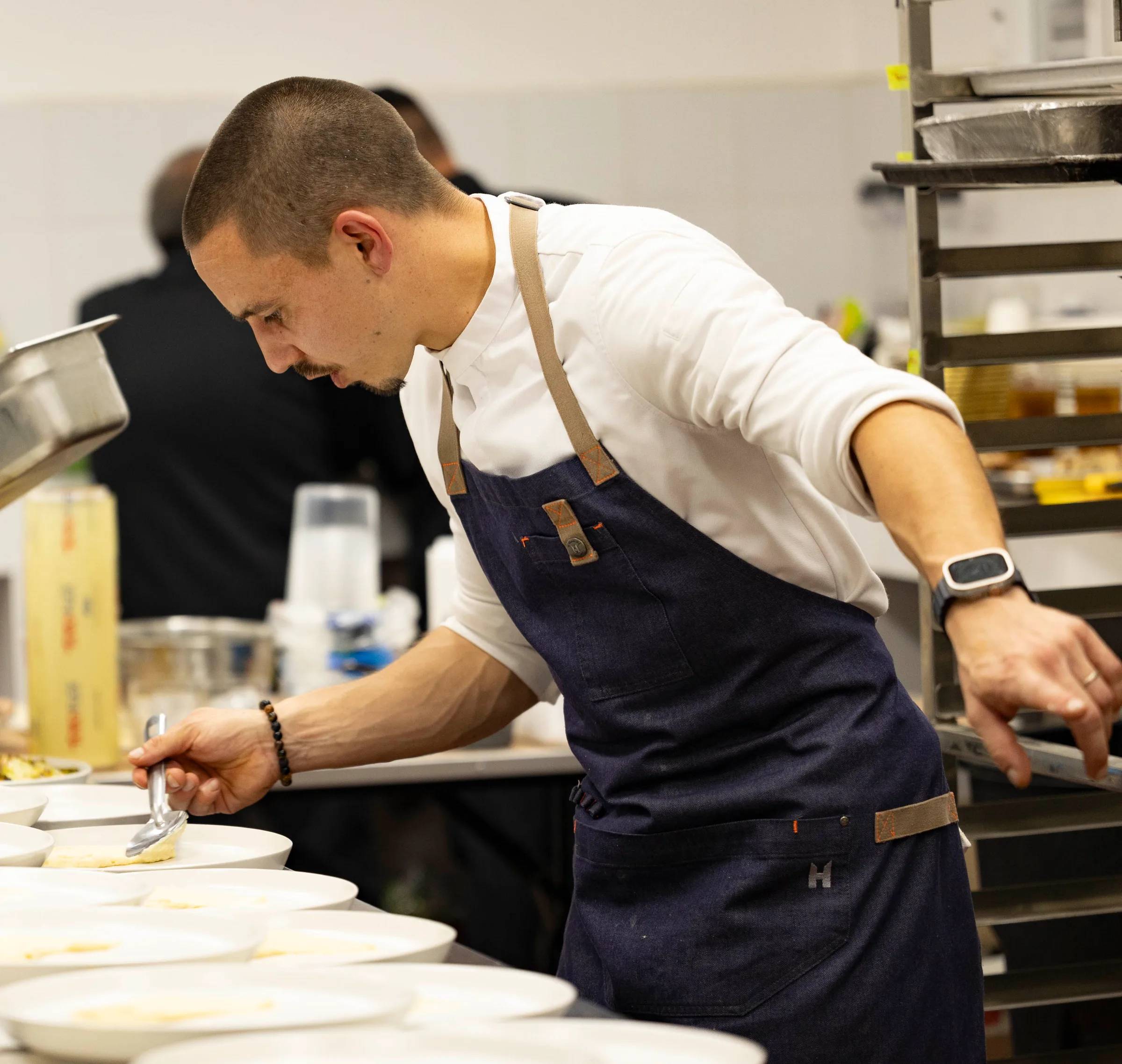 Sean Grundey: El Maestro del Teatro Culinario Privado
