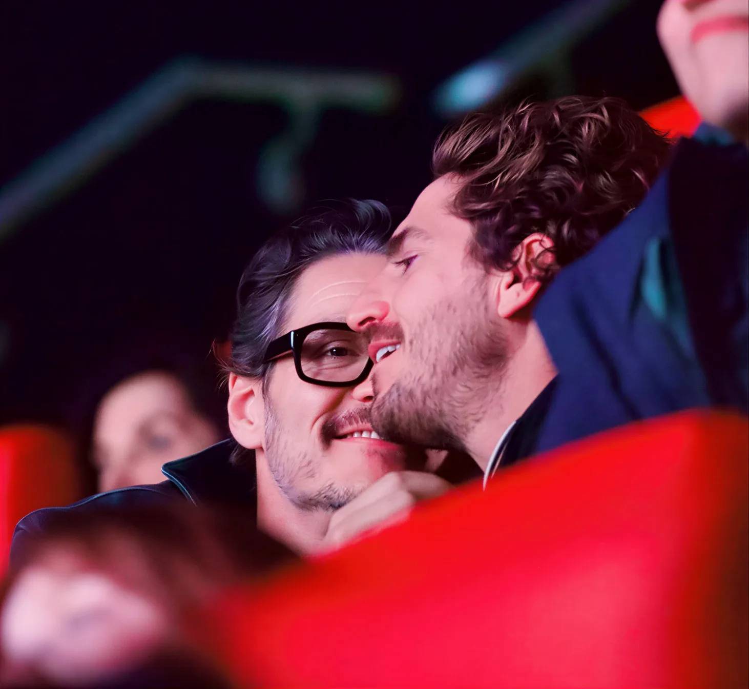 ¿NUEVO ROMANCE EN HOLLYWOOD? PEDRO PASCAL Y RAFAEL OLARRA ENCIENDEN LAS ALARMAS