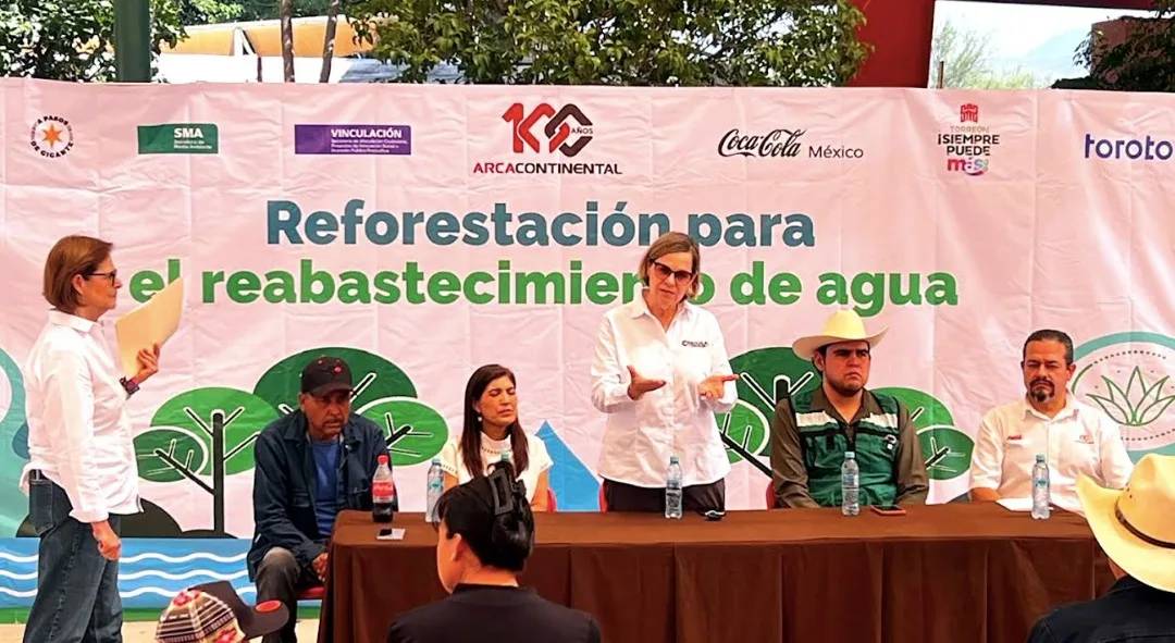 Arca Continental siembra 40 mil agaves nativos en Coahuila para blindar el agua del futuro