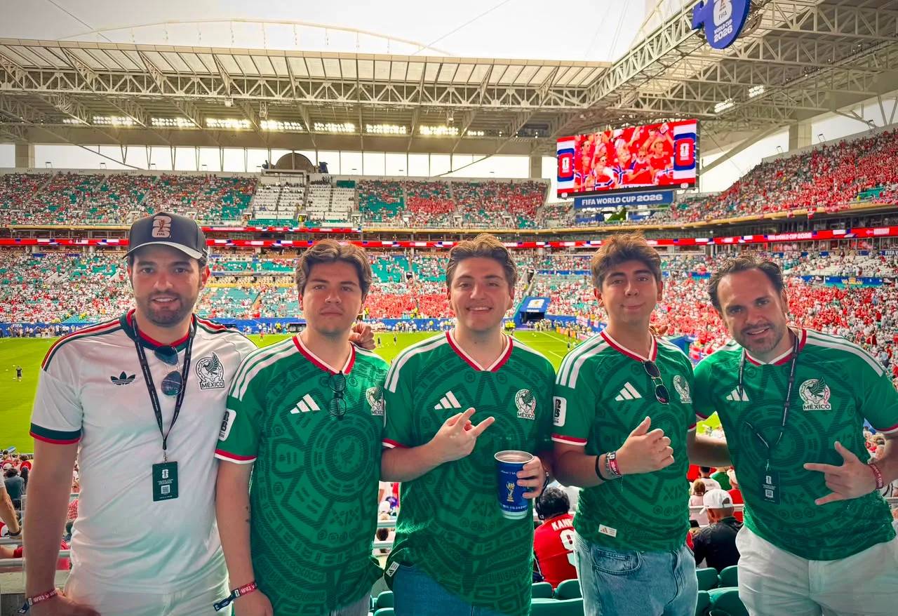 La familia Villalba, demuestra su pasión por el futbol y representa la entrega de los aficionados mexicanos