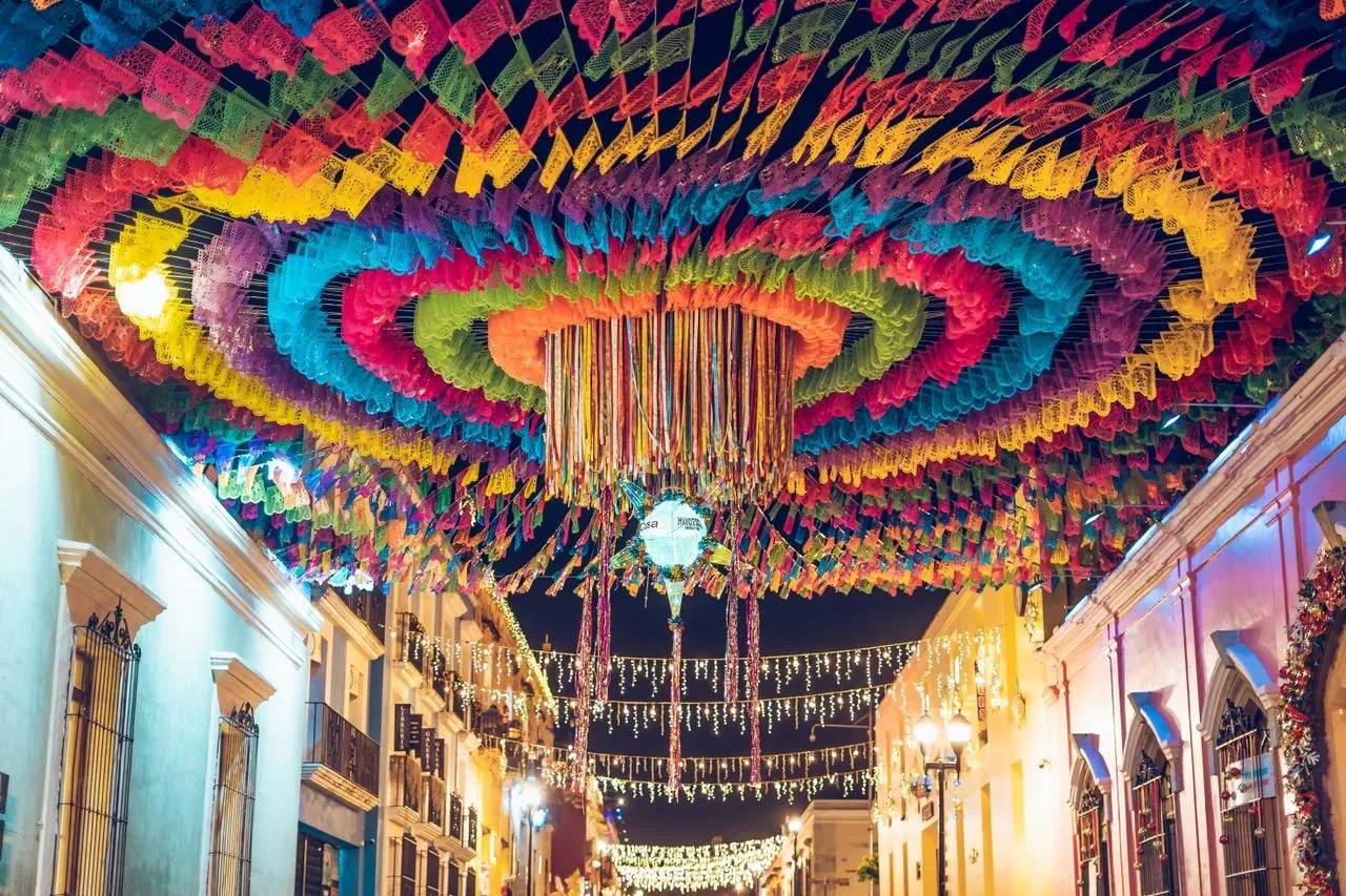 Papel picado: la historia de un oficio que le da forma al aire