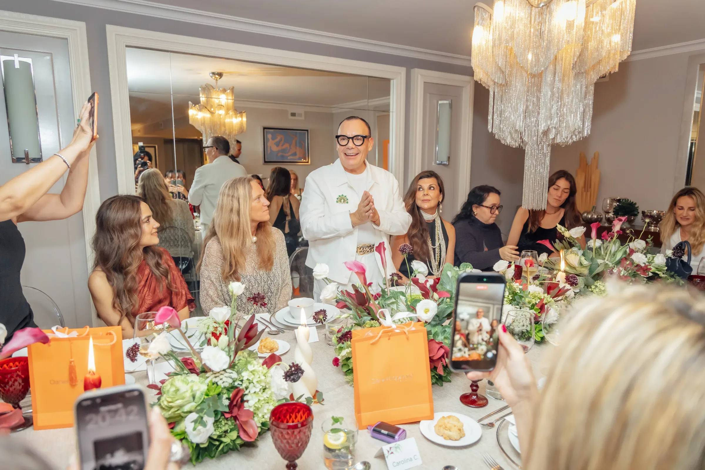Daniel Espinosa ofrece espléndida cena para María Catoria de Paris/64