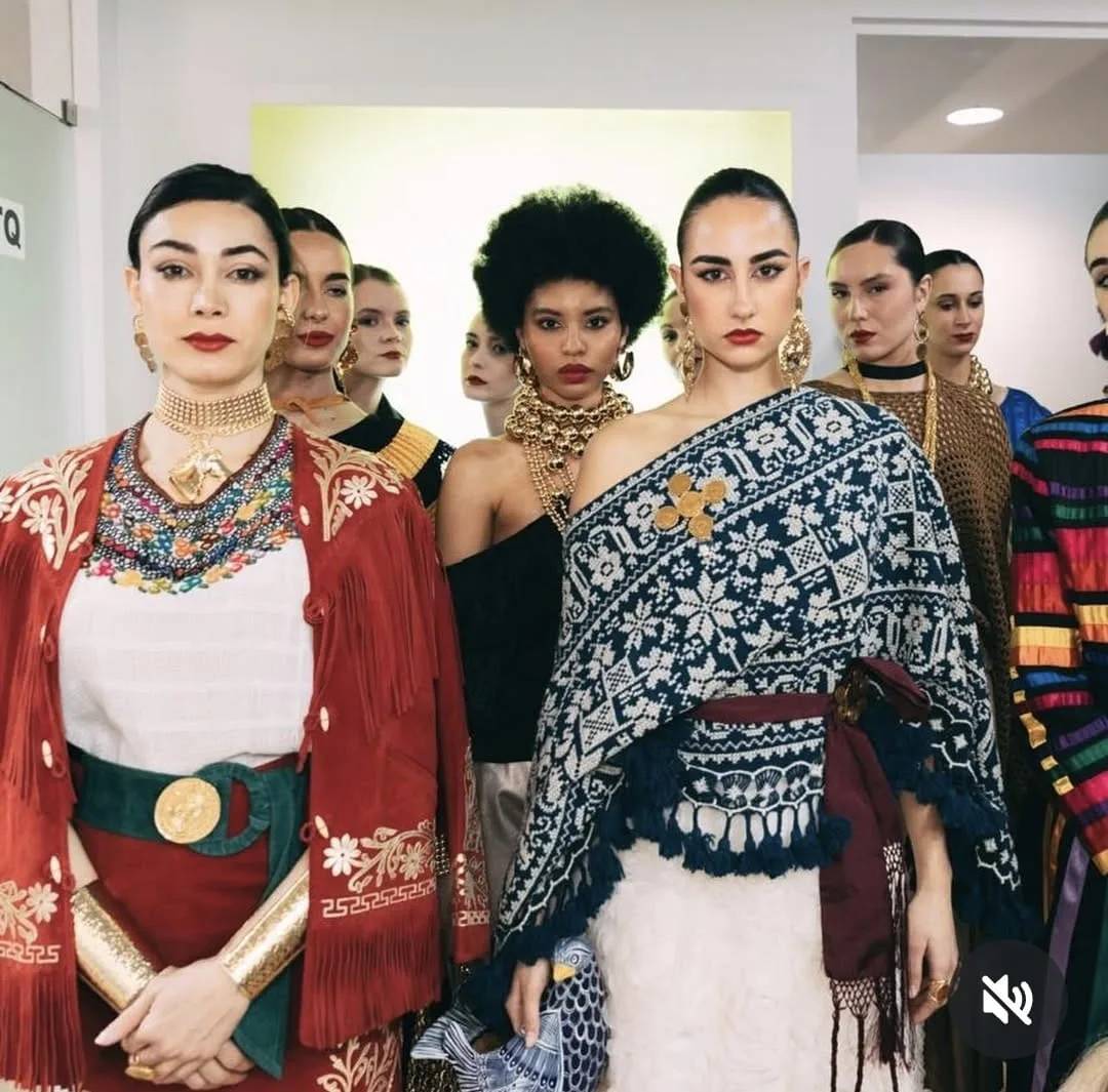 Hermosos trajes mexicanos.jpg
